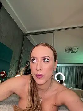 RockQueen A online show from December 2, 2025, 4:58 am