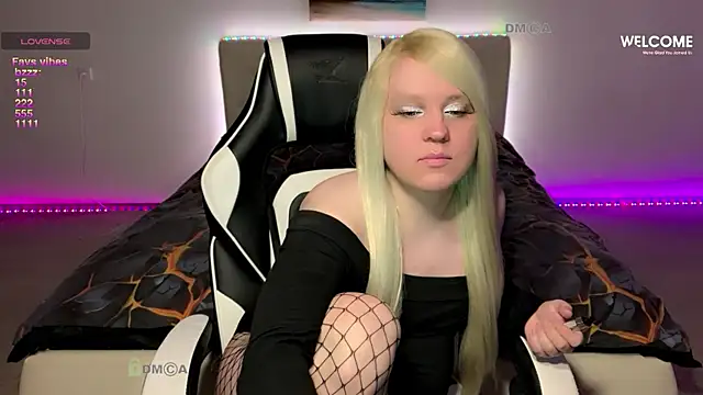 Snapshot of camsmiley chatting on February 5, 2026, 8:43 am camsmiley online show from February 5, 2026, 8:43 am