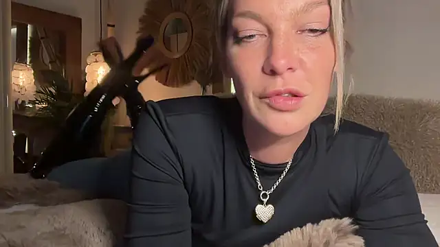 cyberchickie maria online show from January 18, 2025, 8:51 pm