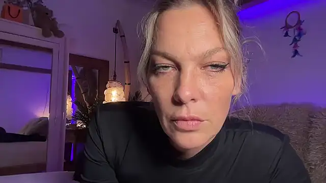 cyberchickie maria online show from March 7, 2025, 8:55 pm