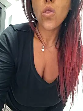 Snapshot of allyson22andy chatting on November 21, 2025, 1:10 pm allyson22andy online show from November 21, 2025, 1:10 pm