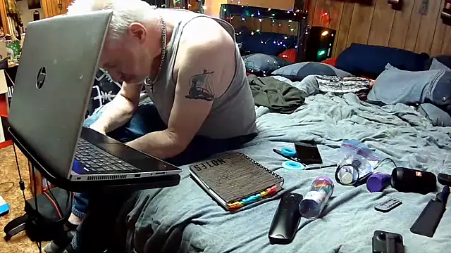 Makowboy online show from December 21, 2025, 11:27 pm