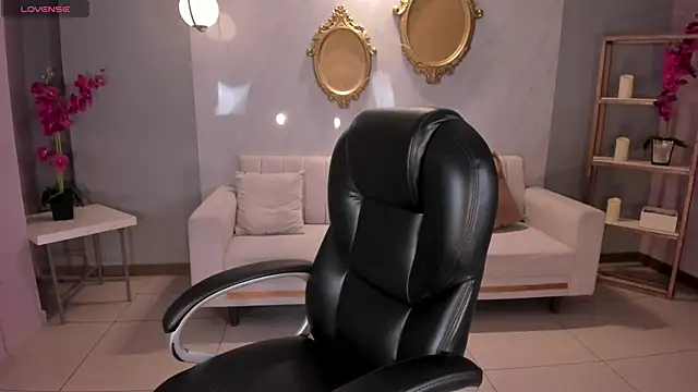 MiaRoberts1 online show from February 6, 2026, 7:32 pm