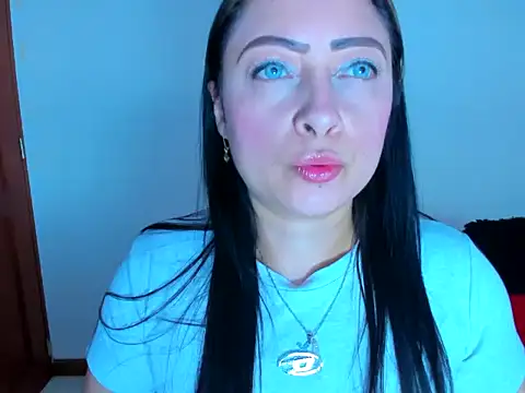 Snapshot of julybravo chatting on January 27, 2025, 9:44 pm julybravo online show from January 27, 2025, 9:44 pm
