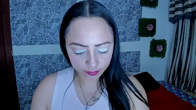Snapshot of julybravo chatting on February 16, 2025, 10:22 pm julybravo online show from February 16, 2025, 10:22 pm