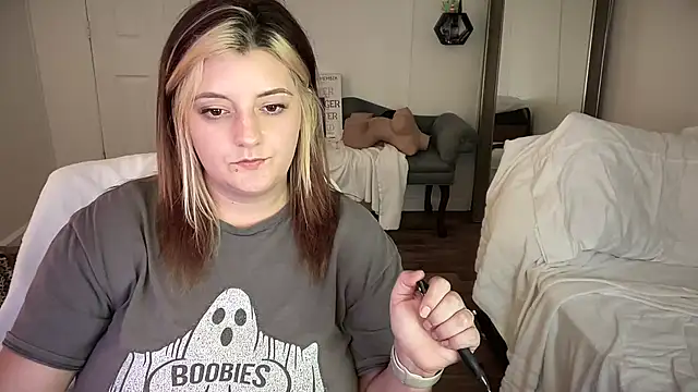 Snapshot of magicsparkles chatting on February 18, 2025, 11:19 pm magicsparkles online show from February 18, 2025, 11:19 pm