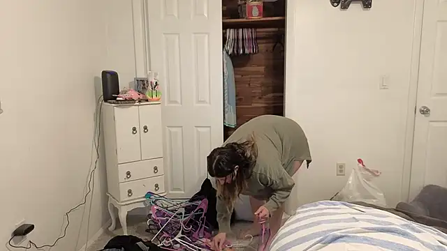 magicsparkles online show from April 2, 2026, 3:46 am