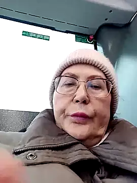 Snapshot of Hottie-Mom chatting on February 12, 2026, 10:48 am Hottie-Mom online show from February 12, 2026, 10:48 am