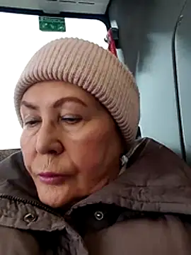 Snapshot of Hottie-Mom chatting on February 16, 2026, 10:25 am Hottie-Mom online show from February 16, 2026, 10:25 am