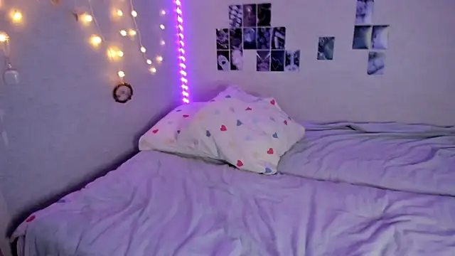 YunaPeace online show from November 19, 2025, 9:53 am