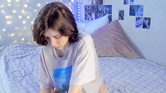 Snapshot of YunaPeace chatting on December 5, 2024, 5:54 am YunaPeace online show from December 5, 2024, 5:54 am