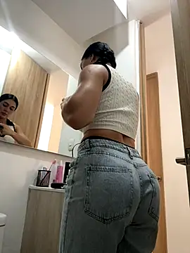 Snapshot of LaanaCooper chatting on October 21, 2025, 4:17 pm LaanaCooper online show from October 21, 2025, 4:17 pm