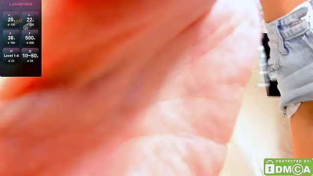 EmmaAmazingEyes online show from October 18, 2025, 1:02 pm