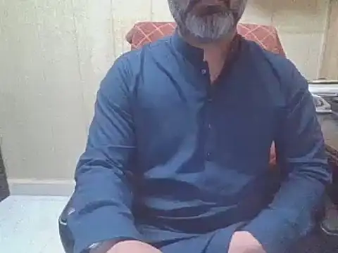 hairymaster95 online show from April 14, 2026, 4:28 am