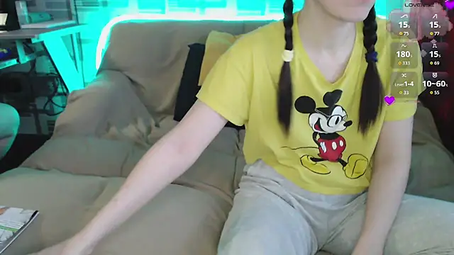 Snapshot of CamBugsBunny chatting on February 28, 2026, 1:00 pm CamBugsBunny online show from February 28, 2026, 1:00 pm