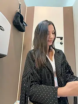  MiaQueen  online show from November 7, 2025, 9:41 pm