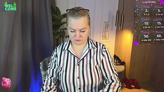 Snapshot of YolandaKiss chatting on March 20, 2025, 8:29 pm YolandaKiss online show from March 20, 2025, 8:29 pm