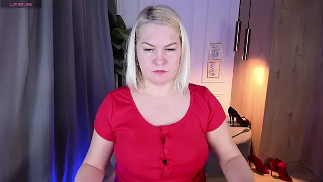 Snapshot of YolandaKiss chatting on March 10, 2025, 7:50 pm YolandaKiss online show from March 10, 2025, 7:50 pm