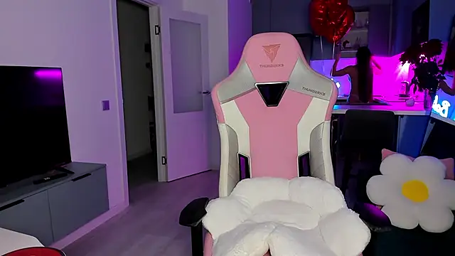 wow lovie online show from February 24, 2026, 4:35 am