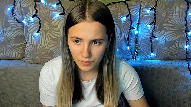 MaggieCake online show from October 21, 2025, 12:00 am