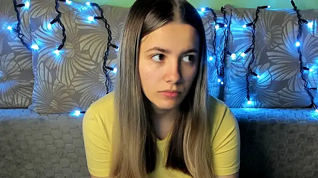 MaggieCake online show from November 1, 2025, 4:41 am