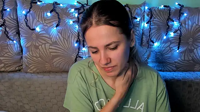 MaggieCake online show from December 16, 2025, 3:33 am