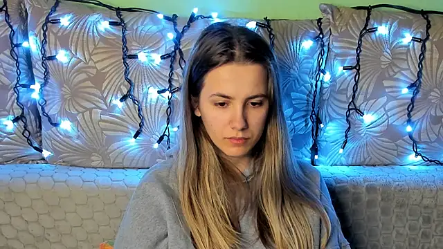 MaggieCake online show from February 12, 2026, 2:00 am