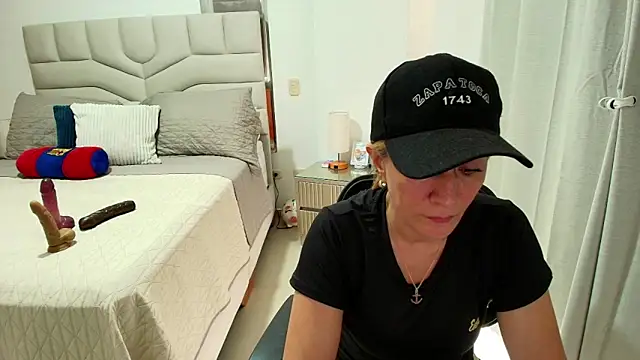 Naty Stone online show from April 13, 2026, 9:30 pm