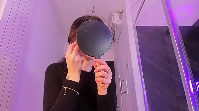 Snapshot of realhotfallingdevil chatting on March 3, 2026, 4:52 am realhotfallingdevil online show from March 3, 2026, 4:52 am