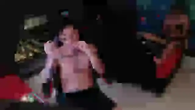 dounolimist777 online show from December 19, 2025, 3:32 am