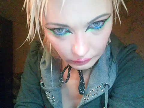 WildMissNiks online show from November 12, 2025, 8:18 am