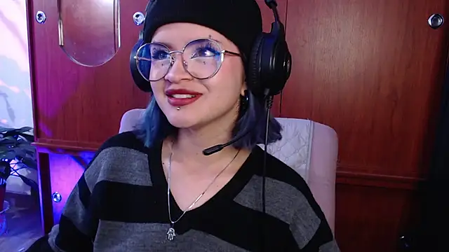 Snapshot of Raventh_ chatting on February 17, 2026, 9:50 am Raventh online show from February 17, 2026, 9:50 am