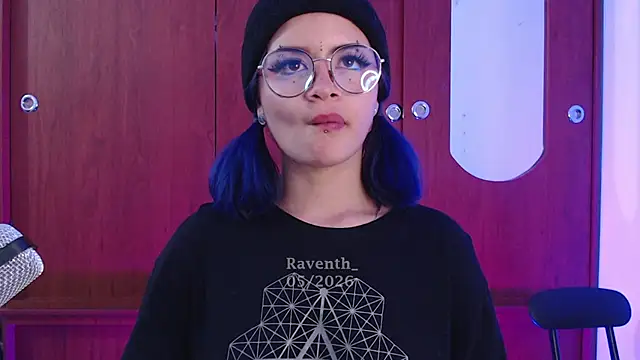 Snapshot of Raventh_ chatting on May 4, 2026, 6:00 pm Raventh online show from May 4, 2026, 6:00 pm