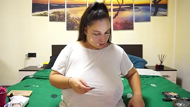 adelline online show from September 21, 2025, 8:47 pm