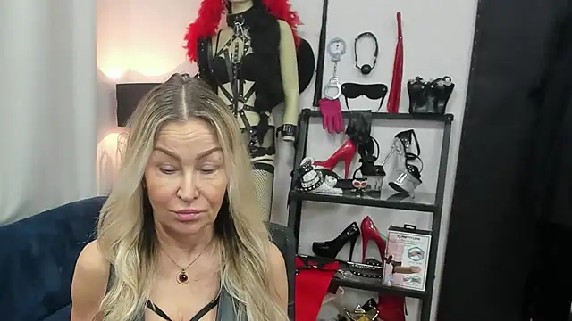 crystaLUX online show from February 16, 2026, 5:39 am