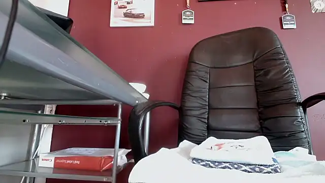 Snapshot of riverside197575 chatting on February 8, 2026, 12:58 pm riverside197575 online show from February 8, 2026, 12:58 pm