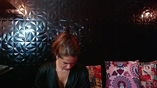 PINK  LOLA1 online show from November 29, 2025, 1:11 pm