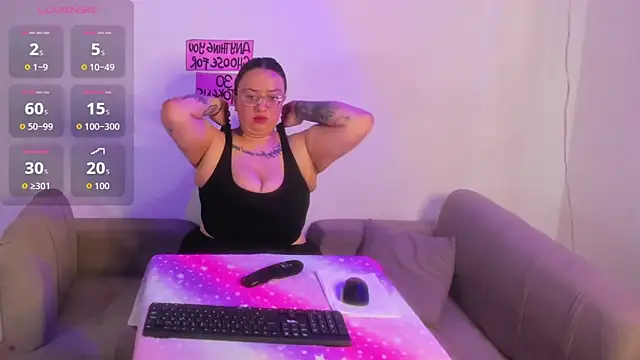 MiaYMolly online show from March 13, 2026, 4:56 pm