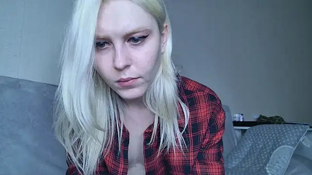 Snapshot of Evelyn_rabbit chatting on March 8, 2025, 11:27 am Evelyn rabbit online show from March 8, 2025, 11:27 am