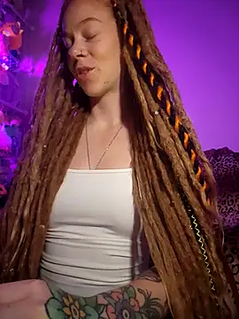 LucidLucy online show from November 5, 2025, 3:42 am