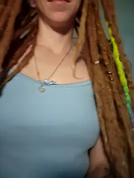 LucidLucy online show from November 17, 2025, 7:40 pm