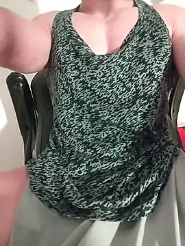 sexy fit guy on cam online show from November 1, 2025, 9:47 am