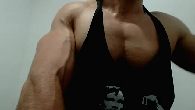 sexy fit guy on cam online show from March 18, 2026, 9:12 am