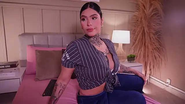 curvyliciousss online show from March 1, 2026, 5:13 pm