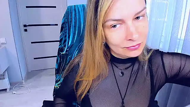 AlexiaDarren online show from May 10, 2026, 8:29 am