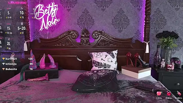 Snapshot of BettyNoir chatting on March 4, 2025, 11:29 am BettyNoir online show from March 4, 2025, 11:29 am