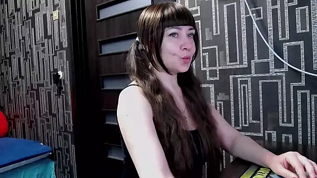 Snapshot of HelenLe_sweet chatting on March 11, 2025, 6:19 am HelenLe sweet online show from March 11, 2025, 6:19 am