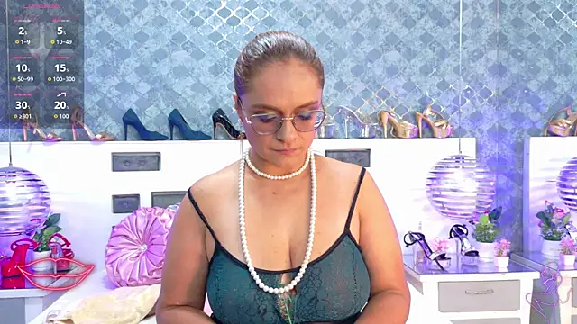 Snapshot of MarilynVega1 chatting on September 29, 2025, 8:47 pm MarilynVega1 online show from September 29, 2025, 8:47 pm