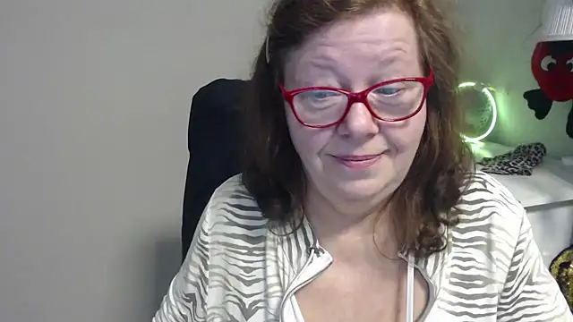 Snapshot of Adelewildx chatting on March 18, 2025, 10:28 am Adelewildx online show from March 18, 2025, 10:28 am