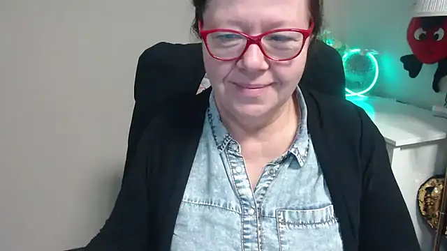 Snapshot of Adelewildx chatting on March 17, 2025, 4:29 am Adelewildx online show from March 17, 2025, 4:29 am